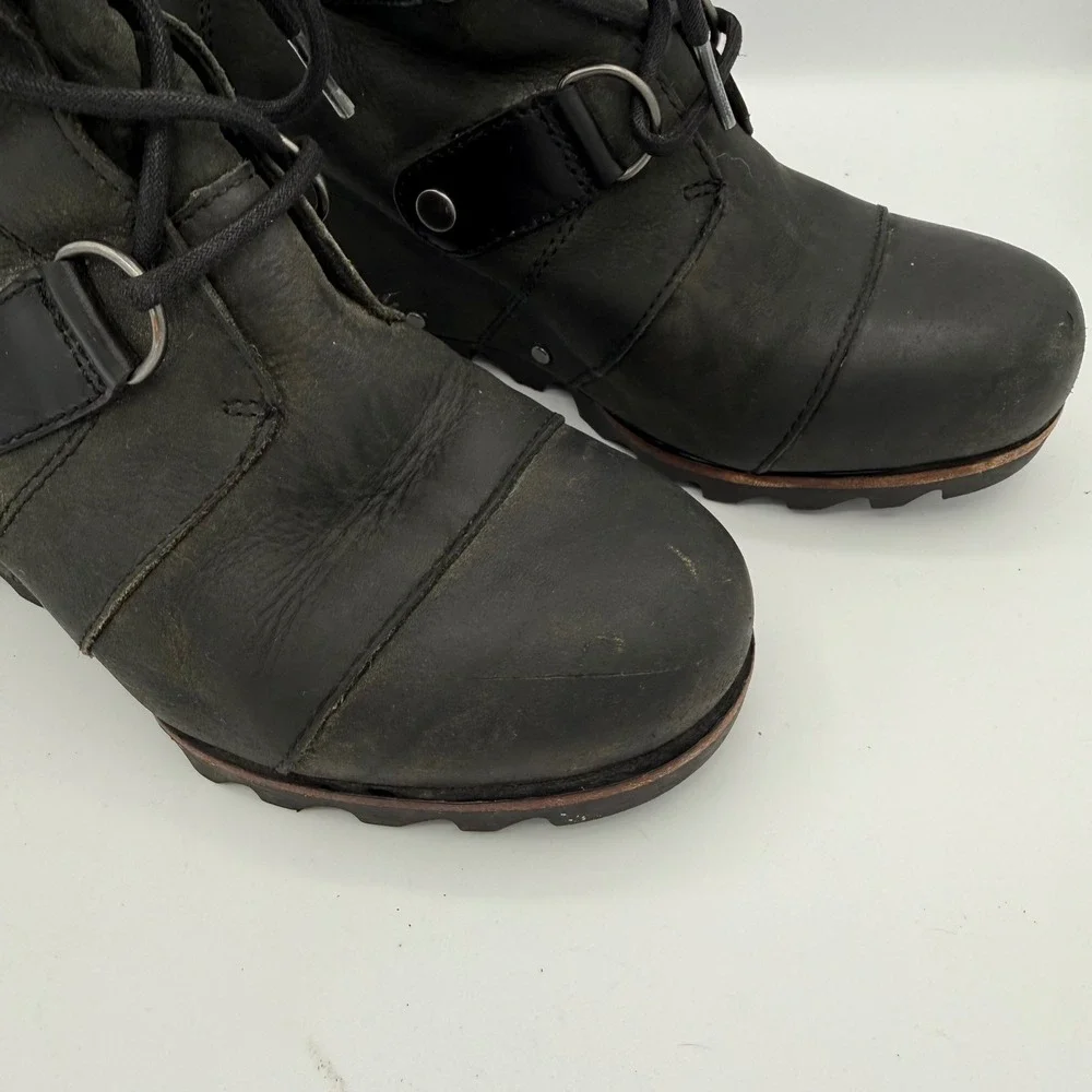 Sorel gently used